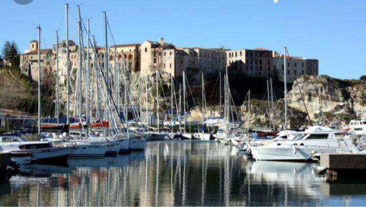 Pousada Romantica Aparthotel Tropea Kültér fotó